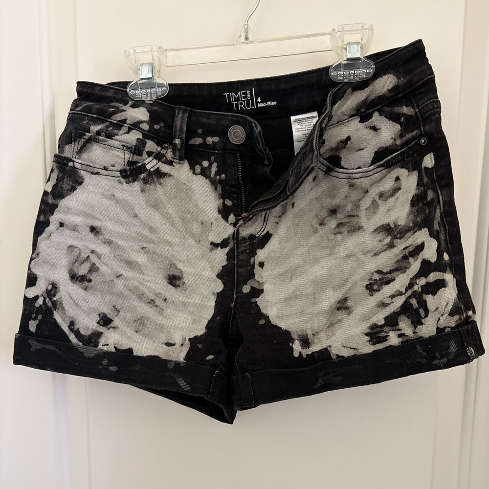 Time and Tru mid rise bleached jean shorts